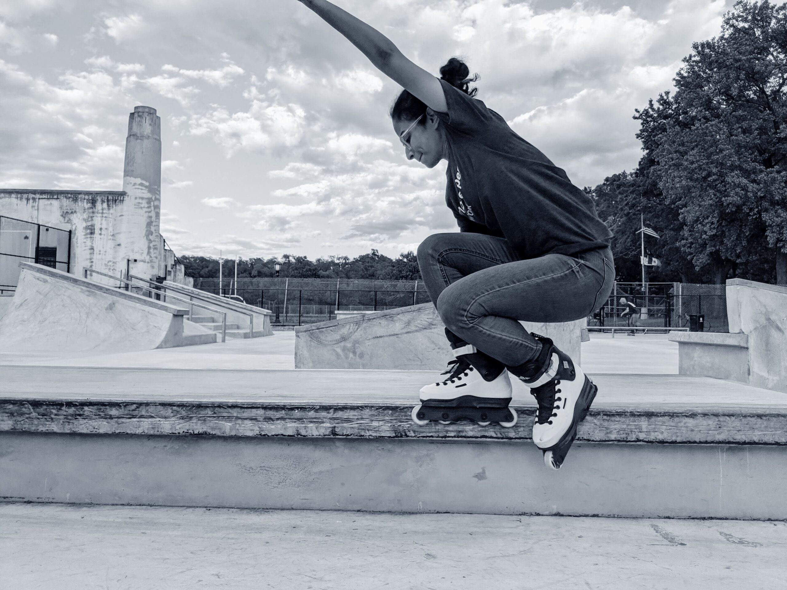 rollerskater grinding on ledge